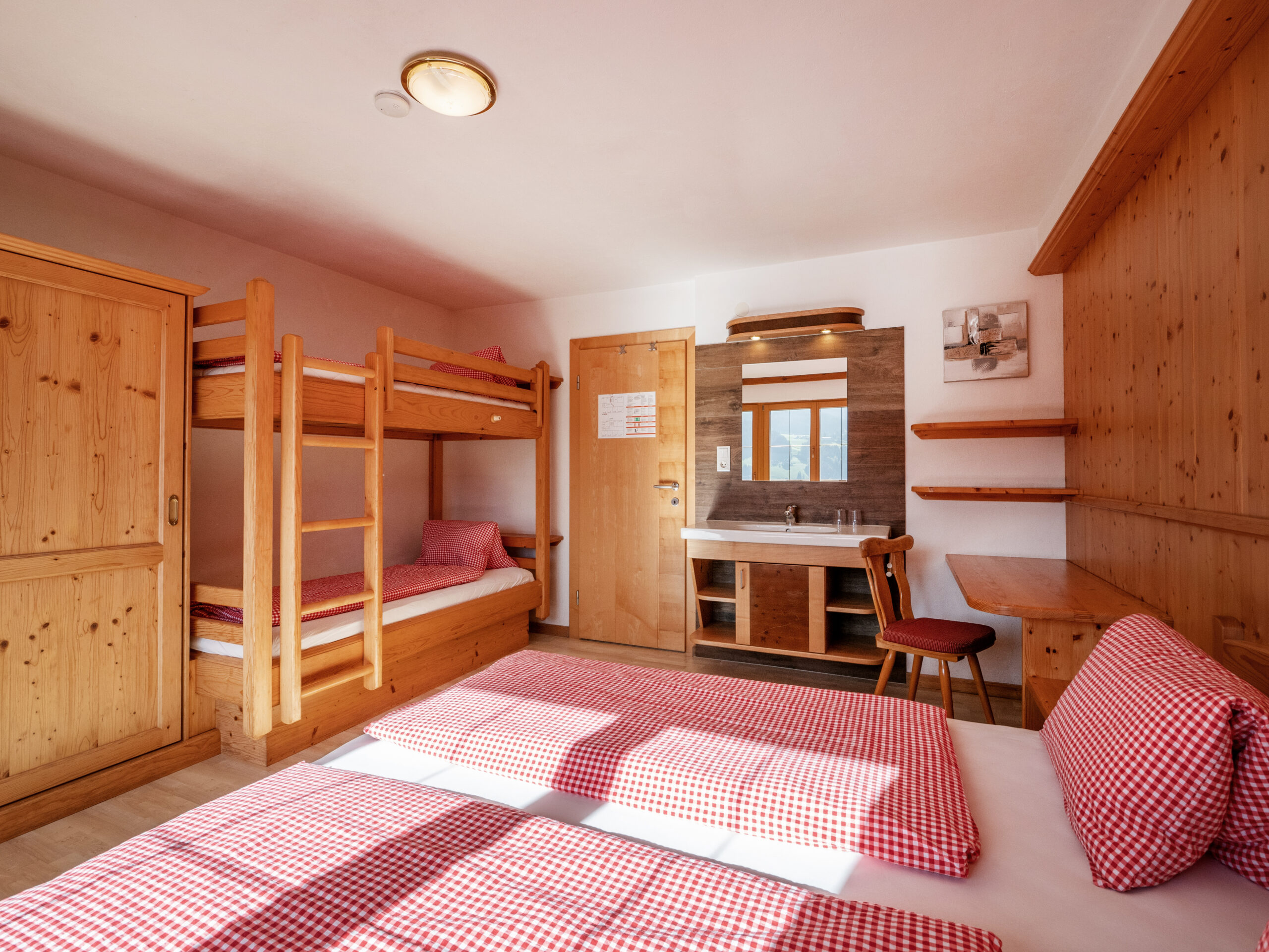 Foischinghof_Schoenbergweg_59_Oberau_Zimmer_mit_Stockbett_1